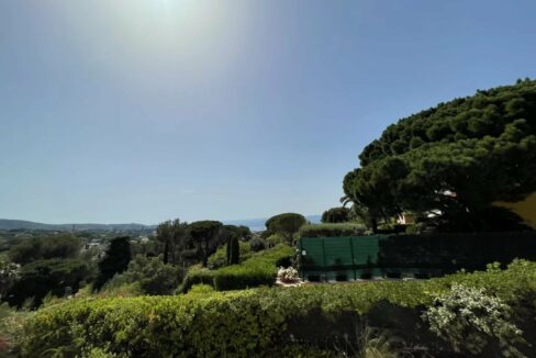 SAINT TROPEZ - Appartement à vendre avec vue mer & campagne