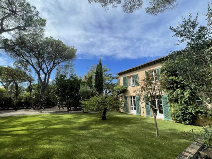 SAINT TROPEZ - Charming provencal bastide to renovate